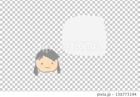 手描きクレヨン風・笑顔の女の子顔と吹き出し（肌色・グレー） 138773194