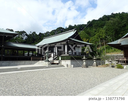 静岡県袋井市にある高野山真言宗別格本山の寺院で、聖武天皇の勅命を受けた行基上人が開いた法多山尊永寺 静岡県袋井市にある高野山真言宗別格本山の寺院で、聖武天皇の勅命を受けた行基上人が開いた法多山尊永寺 138773798