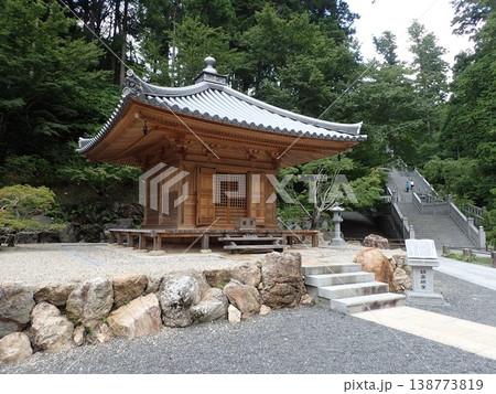 静岡県袋井市にある高野山真言宗別格本山の寺院で、聖武天皇の勅命を受けた行基上人が開いた法多山尊永寺 静岡県袋井市にある高野山真言宗別格本山の寺院で、聖武天皇の勅命を受けた行基上人が開いた法多山尊永寺 138773819