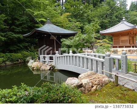 静岡県袋井市にある高野山真言宗別格本山の寺院で、聖武天皇の勅命を受けた行基上人が開いた法多山尊永寺 静岡県袋井市にある高野山真言宗別格本山の寺院で、聖武天皇の勅命を受けた行基上人が開いた法多山尊永寺 138773832