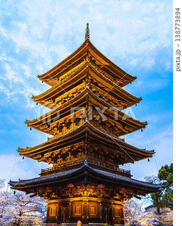 京都、東寺の五重塔 138773894