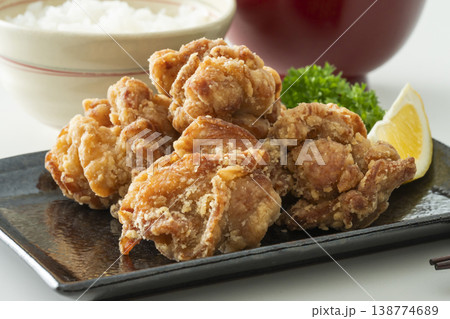 鳥の唐揚げ 鳥の唐揚げ 138774689