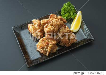 鳥の唐揚げ 鳥の唐揚げ 138774690