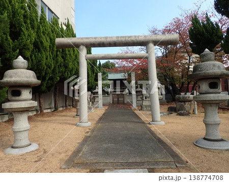 香川県高松市東部、八島神社に向かう道の途中にある古高松忠魂社（ふるたかまつちゅうこんしゃ） 138774708