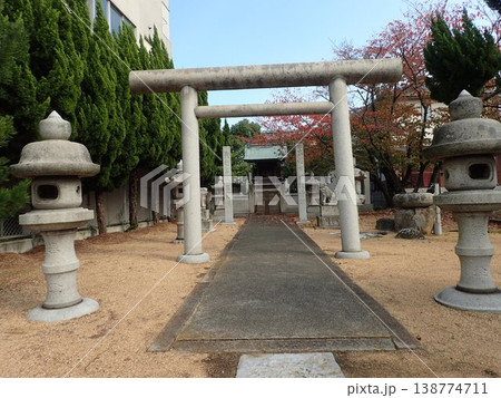 香川県高松市東部、八島神社に向かう道の途中にある古高松忠魂社（ふるたかまつちゅうこんしゃ） 138774711