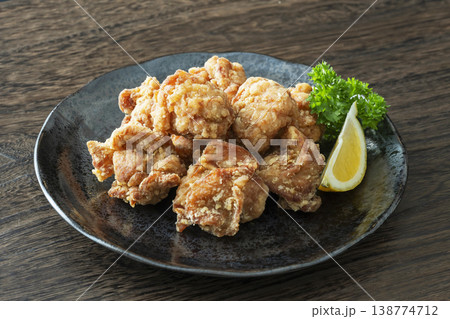 鳥の唐揚げ 鳥の唐揚げ 138774712