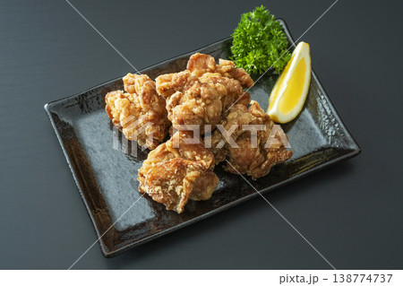 鳥の唐揚げ 鳥の唐揚げ 138774737