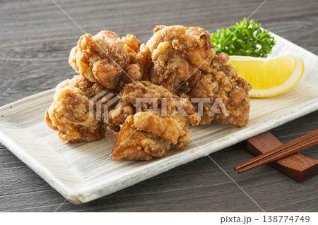 鳥の唐揚げ 鳥の唐揚げ 138774749