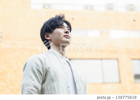 若い男性 138775619