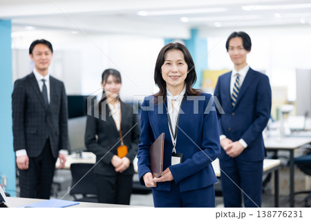 ビジネスチーム 138776231