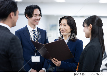 ミーティング 138776388
