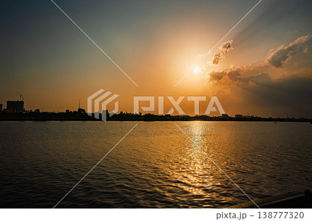 国府台の江戸川から見た夕陽 国府台の江戸川から見た夕陽 138777320