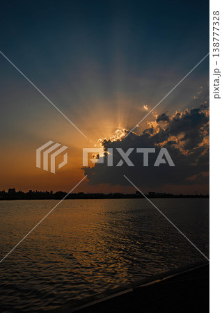 国府台の江戸川から見た夕陽 138777328