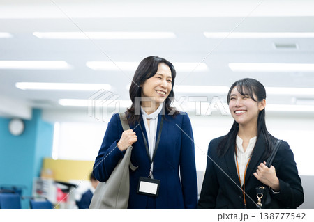 営業職の女性 営業職の女性 138777542