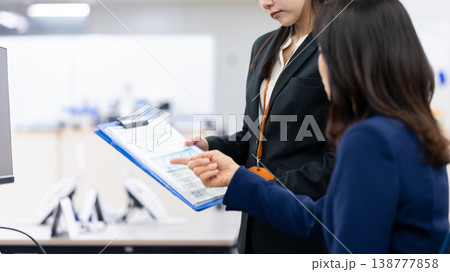 ビジネスシーン手元 ビジネスシーン手元 138777858
