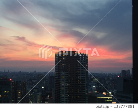 都心の夕景 138777881