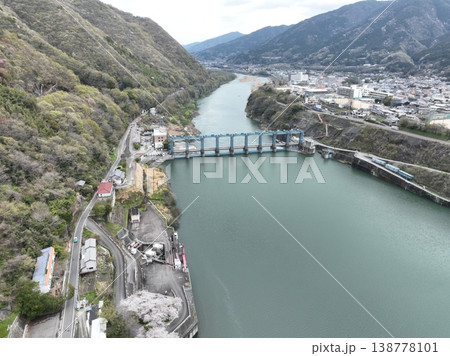 吉野川北岸用水取水口と池田ダム 空撮映像 徳島 吉野川北岸用水取水口と池田ダム 空撮映像 徳島 138778101