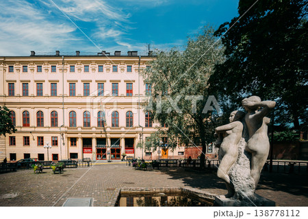 Sodra Teatern and The Sisters Statue at Mosebacke Torg 138778112