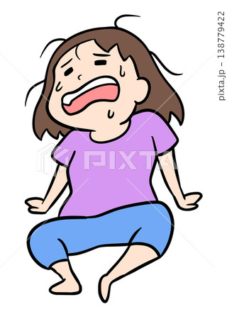 暑さで汗だくになり手を後ろについて座り込むコミカルな女性 暑さで汗だくになり手を後ろについて座り込むコミカルな女性 138779422