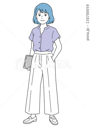タブレットを持つ夏服のオフィスカジュアル女性のベクターイラスト 138780059