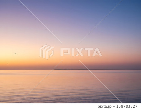 静寂な海の夕暮れ、穏やかな風景 138783527