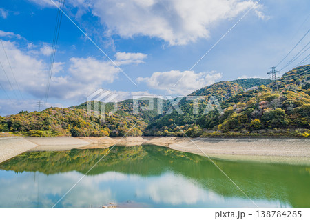 新城市の大原調整池の風景(愛知県) 新城市の大原調整池の風景(愛知県) 138784285