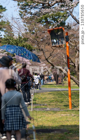 皇居の桜 138785650