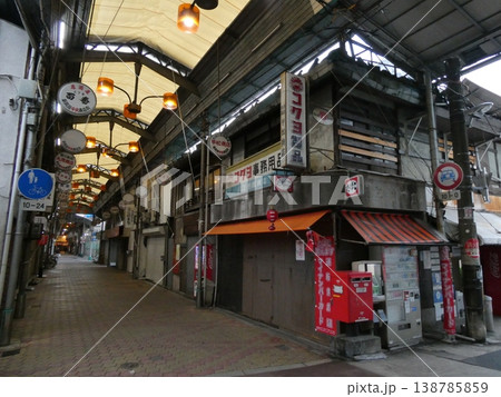 西成の新開筋商店街 138785859