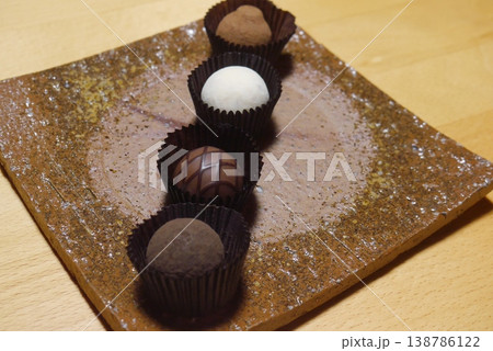 一口サイズのチョコレート 138786122