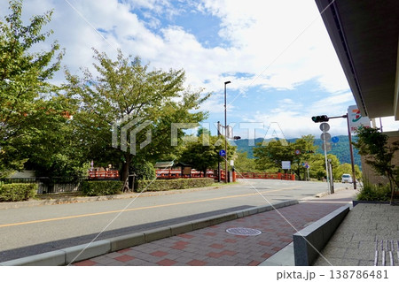 京都 神宮道と仁王門通の交差点を西側から見た風景 京都市東山区 京都 神宮道と仁王門通の交差点を西側から見た風景 京都市東山区 138786481