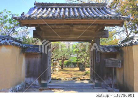 藩校の門（北台武家屋敷・杵築城下町） 138786901