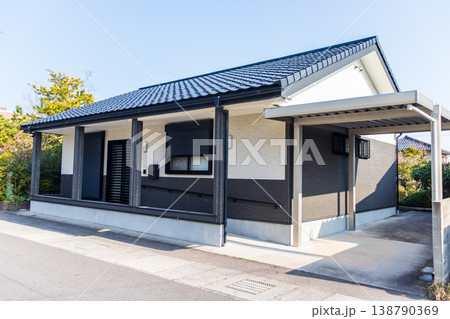 カーポートのある和モダン住宅外観 138790369