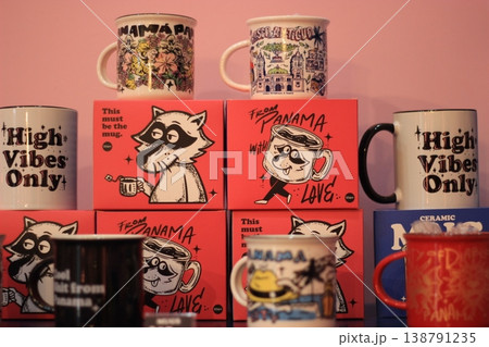パナマシティ旧市街と近代高層ビル群が共存する中米の大都市景観 パナマシティ旧市街と近代高層ビル群が共存する中米の大都市景観 138791235