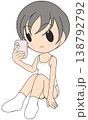 リラックスしてスマホチェックの女子 138792792
