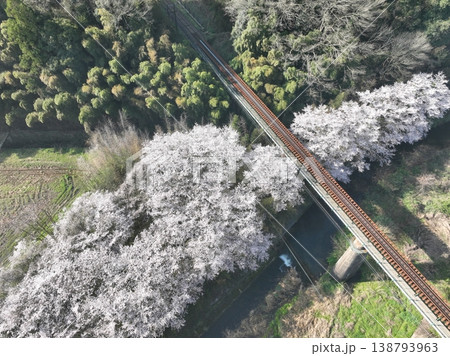 黒川橋りょう 桜と足高鉄橋 快晴春風景 空撮映像 黒川橋りょう 桜と足高鉄橋 快晴春風景 空撮映像 138793963