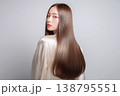 長い髪の美人女性 138795551
