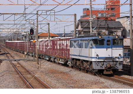 コンテナに雪を載せて上越線を疾走するEF64-1095号機牽引の貨物列車_2011/2/2撮影 コンテナに雪を載せて上越線を疾走するEF64-1095号機牽引の貨物列車_2011/2/2撮影 138796055