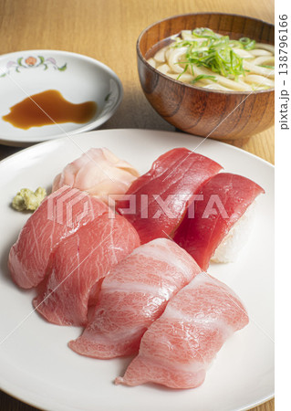 本マグロ お寿司 大トロ 中トロ 赤身 138796166