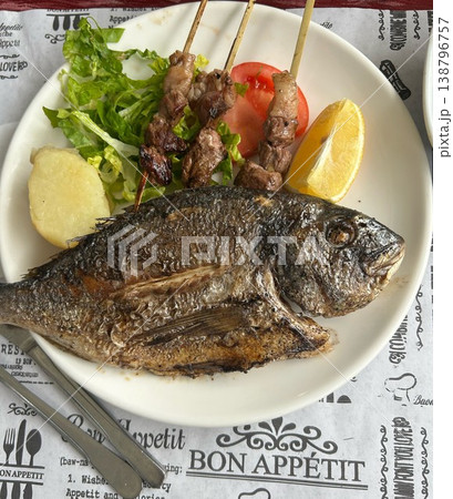 トルコの焼魚料理 トルコの焼魚料理 138796757