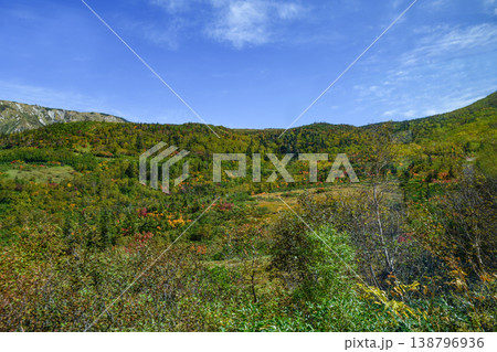 初秋の立山、バスの車窓よりの眺め 初秋の立山、バスの車窓よりの眺め 138796936