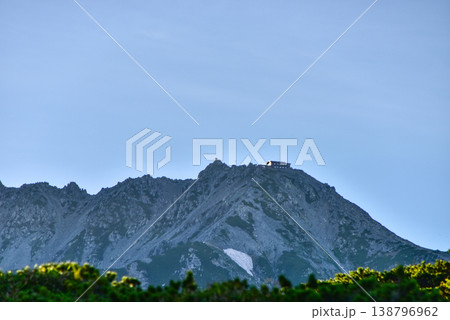 朝日が当たり始めた雄山(8月) 朝日が当たり始めた雄山(8月) 138796962