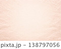 薄いピンク色の和紙イメージ素材　中央部分にコピースペース 138797056