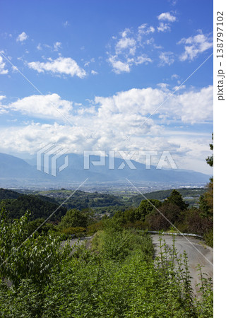 夏の山梨県中央市と南アルプス市と街並み 夏の山梨県中央市と南アルプス市と街並み 138797102