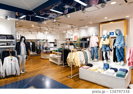 Gapストア 町田東急ツインズ ウエスト店を散策　東京都町田市原町田 138797338