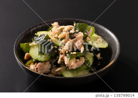 ツナ　きゅうり　ワカメ　和え物　 138799014