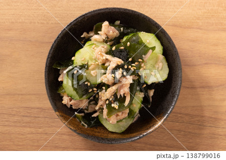 ツナ　きゅうり　ワカメ　和え物　 138799016