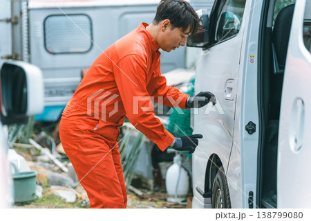 自動車整備士 138799080