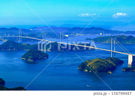 【愛媛県】亀老山展望台から眺めた しまなみ海道(来島海峡大橋) 【愛媛県】亀老山展望台から眺めた しまなみ海道(来島海峡大橋) 138799487