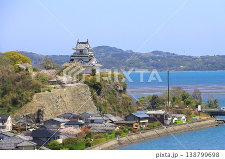 春の杵築城(一松邸より・南台武家屋敷・杵築城下町) 春の杵築城(一松邸より・南台武家屋敷・杵築城下町) 138799698