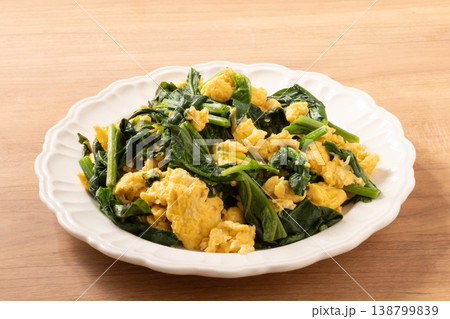 ほうれん草と卵のバター炒め 138799839
